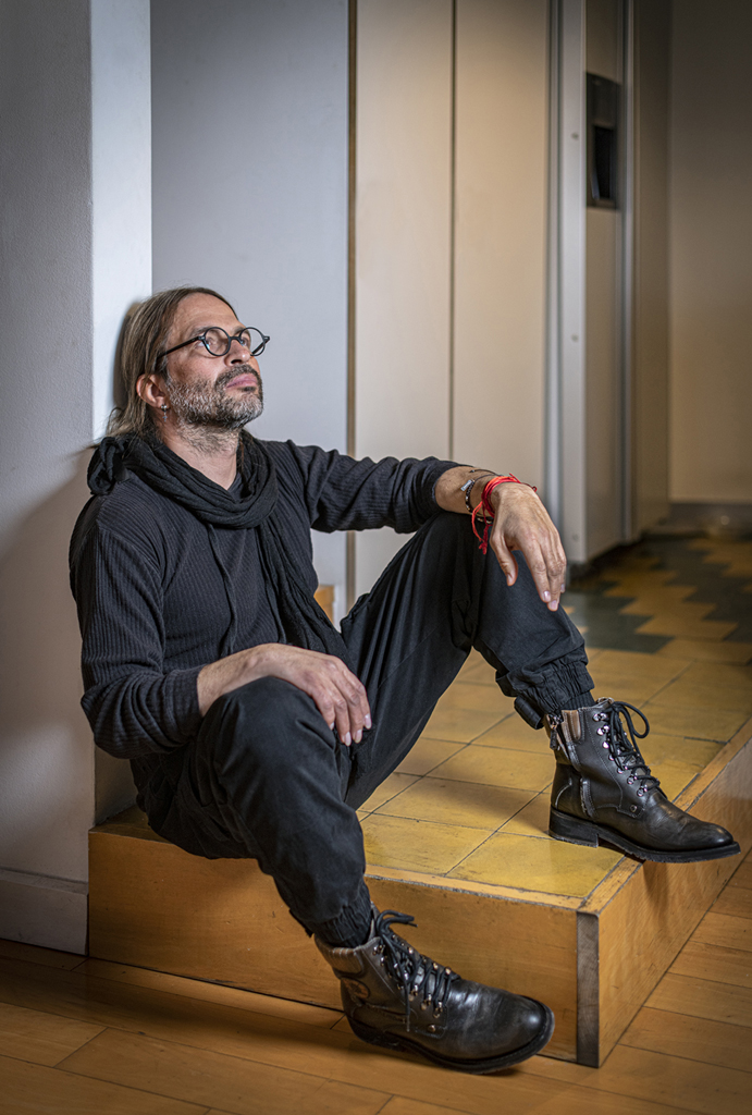SERGIO VALLÍN. . Guitarrista del grupo MANÁ.